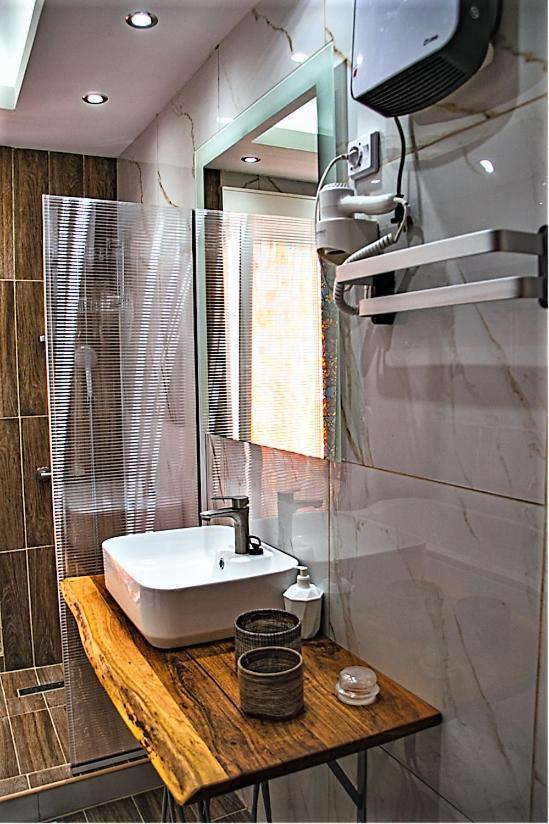Kassandrou Hot Tub-jakuzzi - 2 Bedrooms - Big Balcony - Center Apartmán