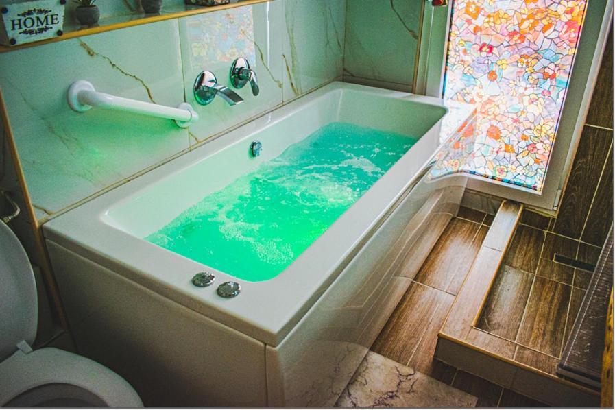 Kassandrou Hot Tub-jakuzzi - 2 Bedrooms - Big Balcony - Center Thessaloniki