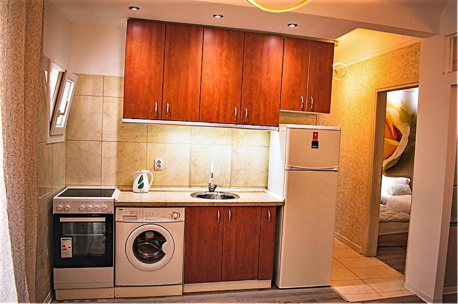 Kassandrou Hot Tub-jakuzzi - 2 Bedrooms - Big Balcony - Center Thessaloniki