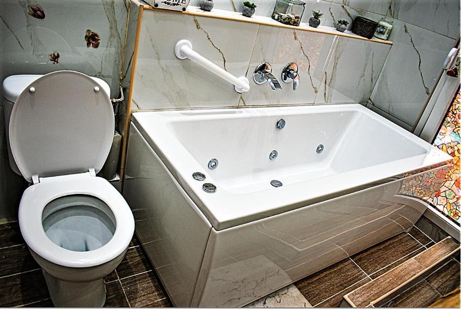 Kassandrou Hot Tub-jakuzzi - 2 Bedrooms - Big Balcony - Center *